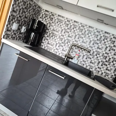 Cziuppa Black&white Apartment